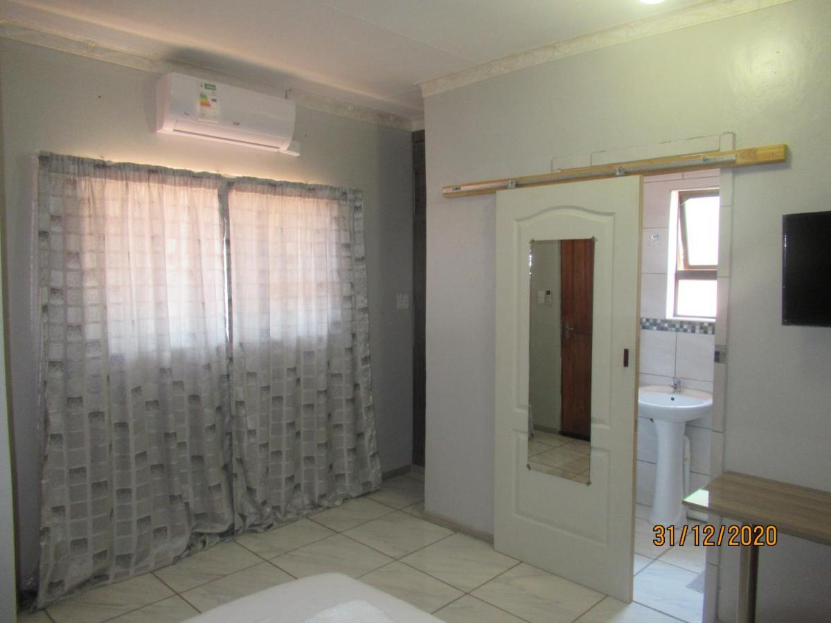 Pab-Love Guest House Куруман Экстерьер фото