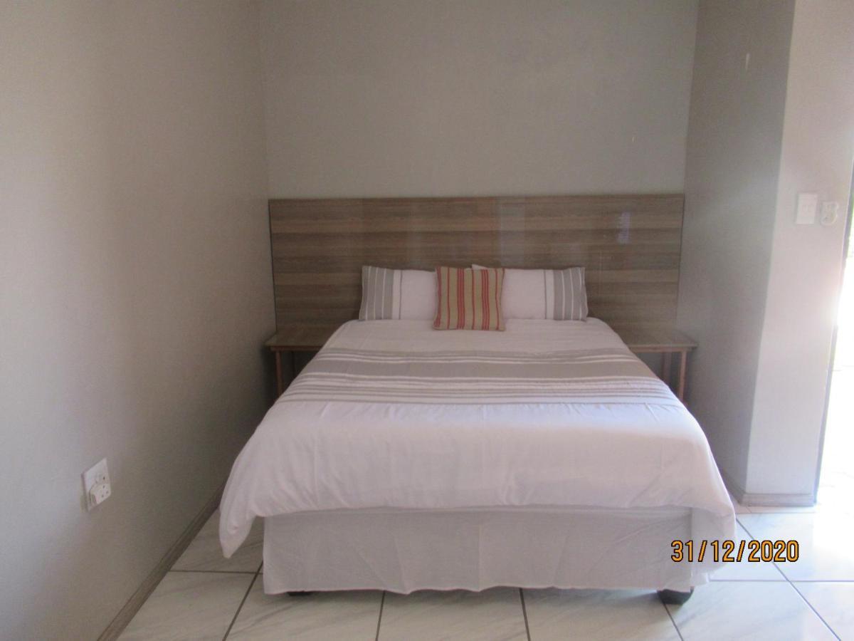 Pab-Love Guest House Куруман Экстерьер фото