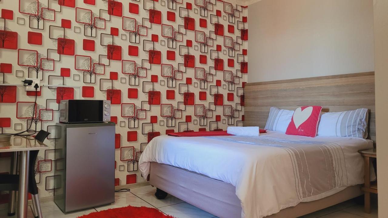 Pab-Love Guest House Куруман Экстерьер фото