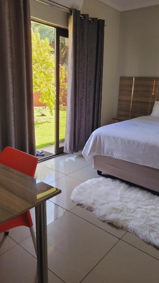 Pab-Love Guest House Куруман Экстерьер фото