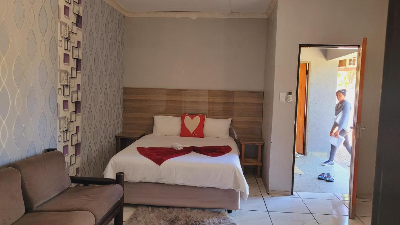 Pab-Love Guest House Куруман Экстерьер фото
