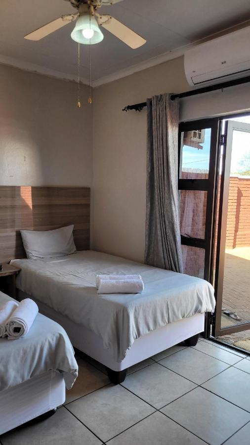 Pab-Love Guest House Куруман Экстерьер фото